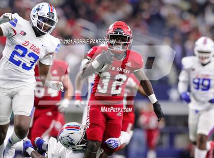 Thumbnail 1 in North Shore vs. Duncanville (UIL Football 6A D1 Finals) photogallery.