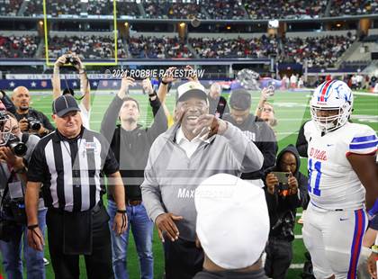 Thumbnail 1 in North Shore vs. Duncanville (UIL Football 6A D1 Finals) photogallery.