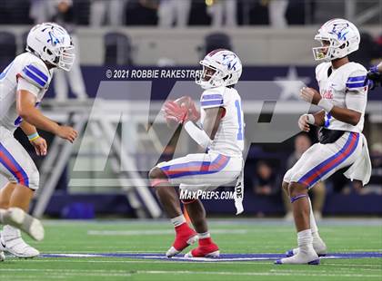 Thumbnail 3 in North Shore vs. Duncanville (UIL Football 6A D1 Finals) photogallery.