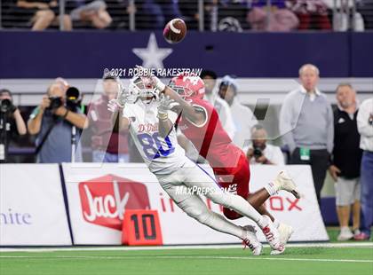 Thumbnail 3 in North Shore vs. Duncanville (UIL Football 6A D1 Finals) photogallery.