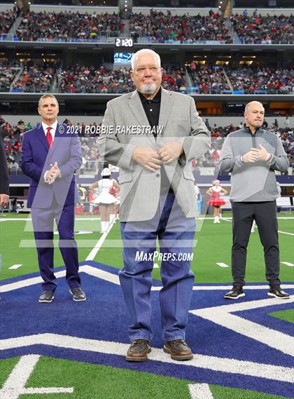 Thumbnail 1 in North Shore vs. Duncanville (UIL Football 6A D1 Finals) photogallery.