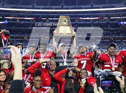 Thumbnail 1 in North Shore vs. Duncanville (UIL Football 6A D1 Finals) photogallery.