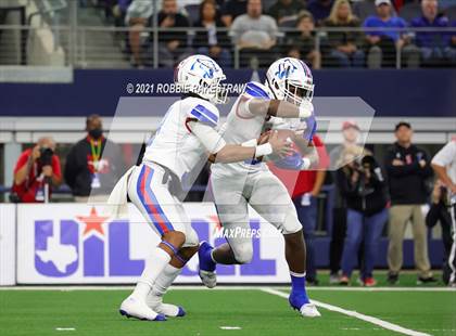 Thumbnail 2 in North Shore vs. Duncanville (UIL Football 6A D1 Finals) photogallery.