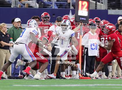 Thumbnail 3 in North Shore vs. Duncanville (UIL Football 6A D1 Finals) photogallery.