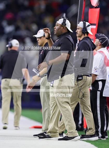 Thumbnail 1 in North Shore vs. Duncanville (UIL Football 6A D1 Finals) photogallery.