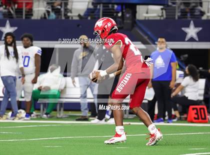 Thumbnail 1 in North Shore vs. Duncanville (UIL Football 6A D1 Finals) photogallery.