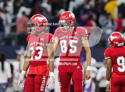 Thumbnail 3 in North Shore vs. Duncanville (UIL Football 6A D1 Finals) photogallery.