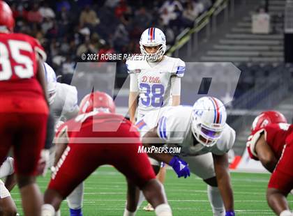 Thumbnail 3 in North Shore vs. Duncanville (UIL Football 6A D1 Finals) photogallery.
