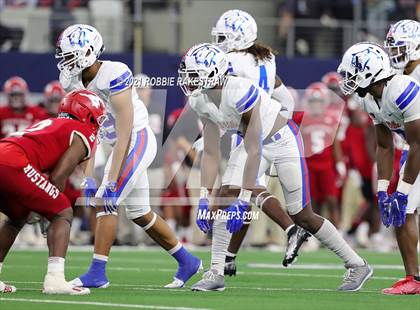 Thumbnail 3 in North Shore vs. Duncanville (UIL Football 6A D1 Finals) photogallery.