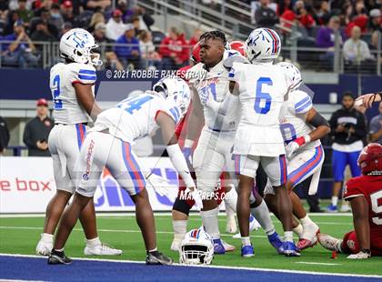 Thumbnail 2 in North Shore vs. Duncanville (UIL Football 6A D1 Finals) photogallery.