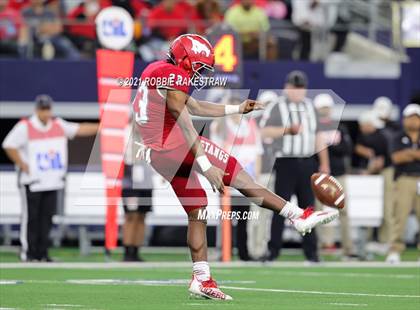 Thumbnail 2 in North Shore vs. Duncanville (UIL Football 6A D1 Finals) photogallery.