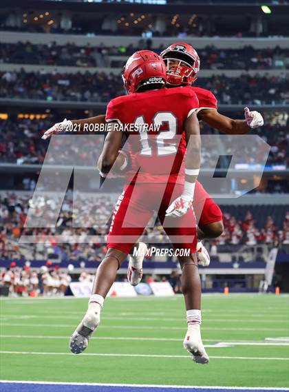 Thumbnail 3 in North Shore vs. Duncanville (UIL Football 6A D1 Finals) photogallery.
