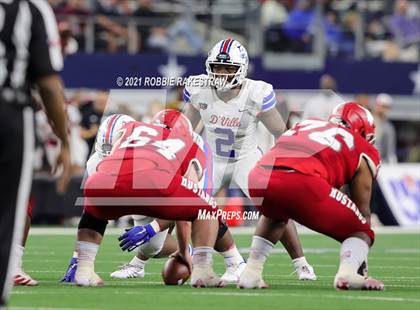 Thumbnail 3 in North Shore vs. Duncanville (UIL Football 6A D1 Finals) photogallery.
