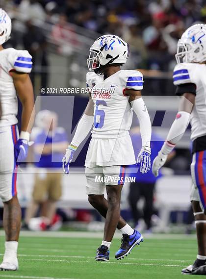 Thumbnail 3 in North Shore vs. Duncanville (UIL Football 6A D1 Finals) photogallery.