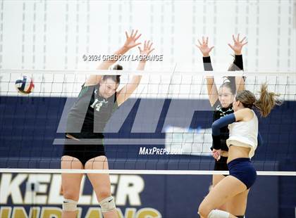 Thumbnail 3 in Southlake Carroll vs Keller photogallery.