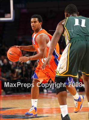 Thumbnail 1 in St. Raymond vs. St. Patrick (Nike Super 6 @ the Garden) photogallery.