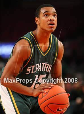 Thumbnail 1 in St. Raymond vs. St. Patrick (Nike Super 6 @ the Garden) photogallery.