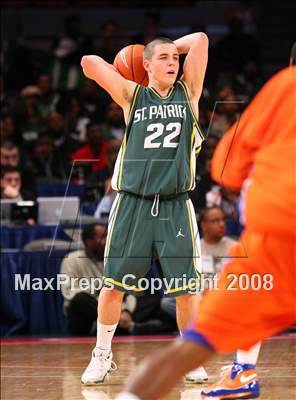 Thumbnail 3 in St. Raymond vs. St. Patrick (Nike Super 6 @ the Garden) photogallery.