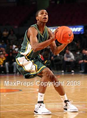 Thumbnail 3 in St. Raymond vs. St. Patrick (Nike Super 6 @ the Garden) photogallery.