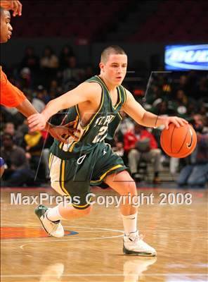 Thumbnail 3 in St. Raymond vs. St. Patrick (Nike Super 6 @ the Garden) photogallery.
