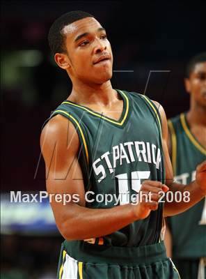 Thumbnail 2 in St. Raymond vs. St. Patrick (Nike Super 6 @ the Garden) photogallery.