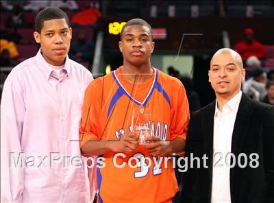 Thumbnail 2 in St. Raymond vs. St. Patrick (Nike Super 6 @ the Garden) photogallery.