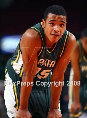 Thumbnail 3 in St. Raymond vs. St. Patrick (Nike Super 6 @ the Garden) photogallery.