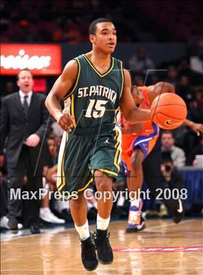 Thumbnail 1 in St. Raymond vs. St. Patrick (Nike Super 6 @ the Garden) photogallery.