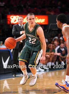 Thumbnail 1 in St. Raymond vs. St. Patrick (Nike Super 6 @ the Garden) photogallery.