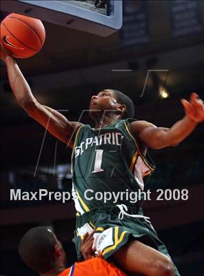 Thumbnail 2 in St. Raymond vs. St. Patrick (Nike Super 6 @ the Garden) photogallery.