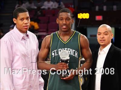 Thumbnail 1 in St. Raymond vs. St. Patrick (Nike Super 6 @ the Garden) photogallery.