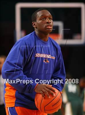 Thumbnail 3 in St. Raymond vs. St. Patrick (Nike Super 6 @ the Garden) photogallery.