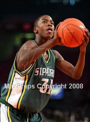 Thumbnail 1 in St. Raymond vs. St. Patrick (Nike Super 6 @ the Garden) photogallery.