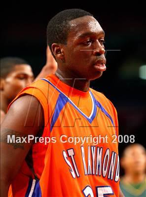 Thumbnail 1 in St. Raymond vs. St. Patrick (Nike Super 6 @ the Garden) photogallery.