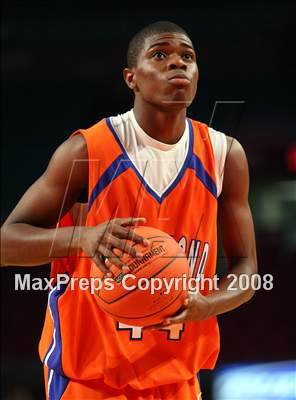 Thumbnail 1 in St. Raymond vs. St. Patrick (Nike Super 6 @ the Garden) photogallery.