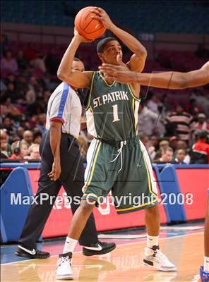Thumbnail 3 in St. Raymond vs. St. Patrick (Nike Super 6 @ the Garden) photogallery.