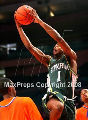 Thumbnail 3 in St. Raymond vs. St. Patrick (Nike Super 6 @ the Garden) photogallery.