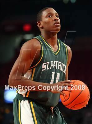 Thumbnail 2 in St. Raymond vs. St. Patrick (Nike Super 6 @ the Garden) photogallery.