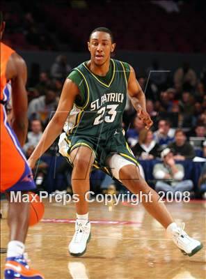 Thumbnail 2 in St. Raymond vs. St. Patrick (Nike Super 6 @ the Garden) photogallery.