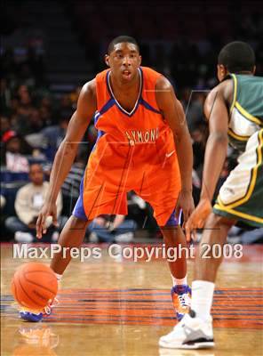 Thumbnail 2 in St. Raymond vs. St. Patrick (Nike Super 6 @ the Garden) photogallery.