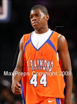 Thumbnail 1 in St. Raymond vs. St. Patrick (Nike Super 6 @ the Garden) photogallery.