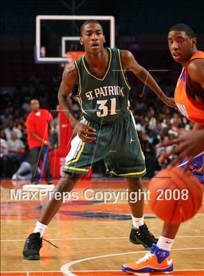 Thumbnail 2 in St. Raymond vs. St. Patrick (Nike Super 6 @ the Garden) photogallery.