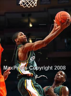 Thumbnail 3 in St. Raymond vs. St. Patrick (Nike Super 6 @ the Garden) photogallery.