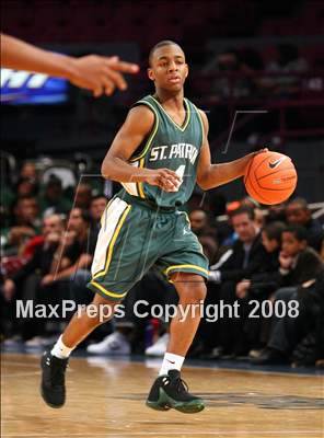 Thumbnail 1 in St. Raymond vs. St. Patrick (Nike Super 6 @ the Garden) photogallery.