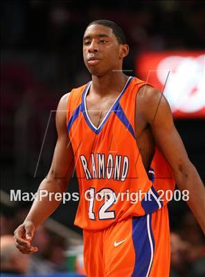 Thumbnail 3 in St. Raymond vs. St. Patrick (Nike Super 6 @ the Garden) photogallery.