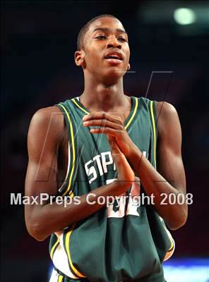 Thumbnail 2 in St. Raymond vs. St. Patrick (Nike Super 6 @ the Garden) photogallery.