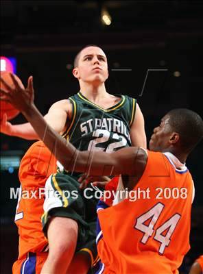 Thumbnail 2 in St. Raymond vs. St. Patrick (Nike Super 6 @ the Garden) photogallery.