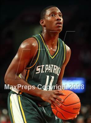 Thumbnail 3 in St. Raymond vs. St. Patrick (Nike Super 6 @ the Garden) photogallery.