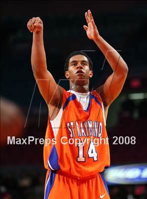 Thumbnail 3 in St. Raymond vs. St. Patrick (Nike Super 6 @ the Garden) photogallery.