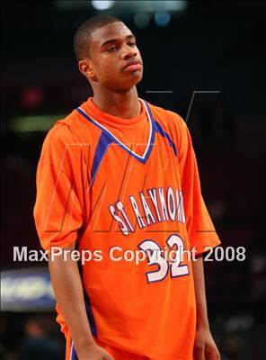 Thumbnail 2 in St. Raymond vs. St. Patrick (Nike Super 6 @ the Garden) photogallery.